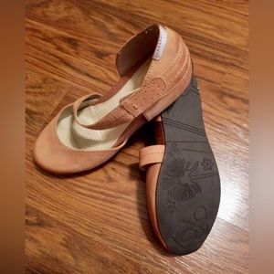 OTBT LEATHER Women’s 6.5 Flats